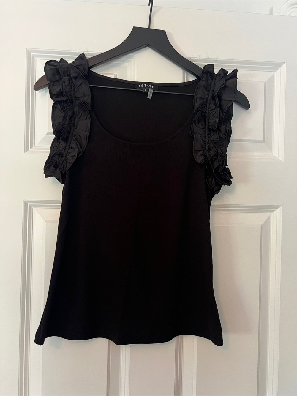 1.STATE Black Ruffle Sleeve Knit Top Size Small